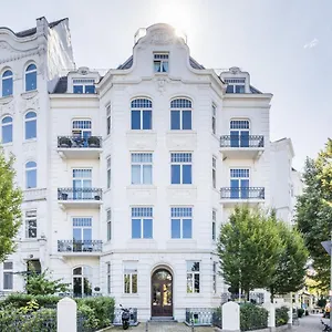 Generous Family-apartment With Two Seperate Bedrooms Close To The U-bahn Hamburg
